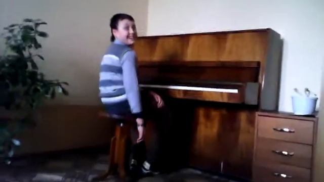 Пацан не умеет играть. смотреть онлайн