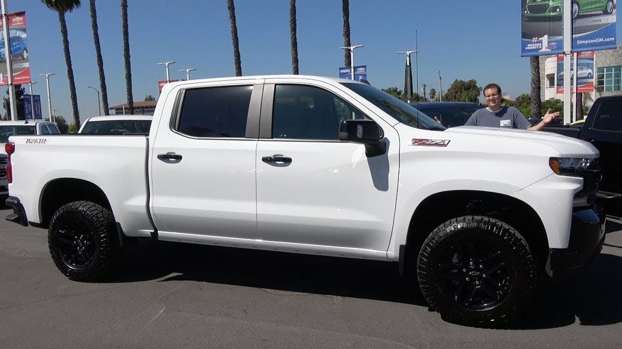 Chevrolet Silverado LT Trail Boss 2019 вождение и дизайн по бездорожью. смотреть онлайн