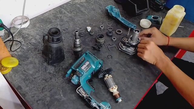 Repair and Maintenance Makita Hummer drill HR2631F смотреть онлайн