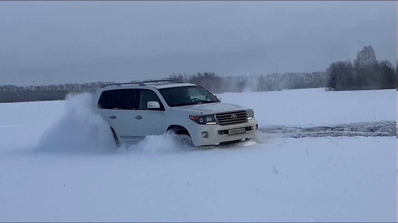 Toyota Land Cruiser 200. Off-road