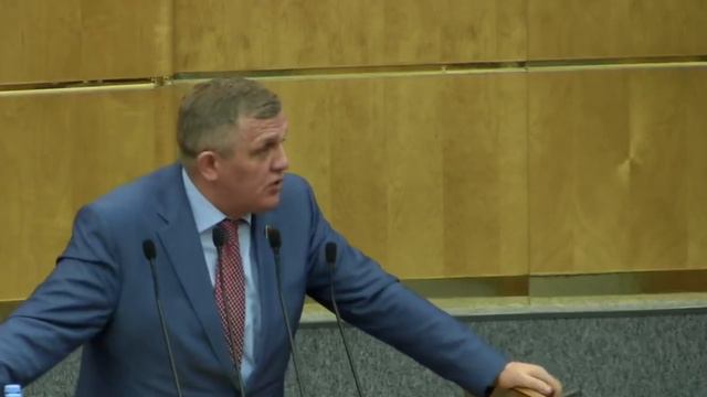 Депутат ГД Коломейцев о повышении МРОТ на 117 рублей с 2019 года: Это позорно! смотреть онлайн