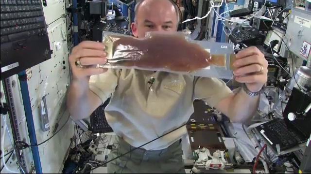 Teaching from Space: Centripetal Force смотреть онлайн