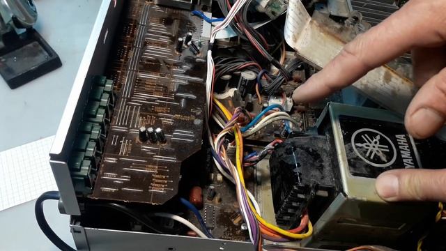 Усилитель YAMAHA RXV459. Отключается смотреть онлайн