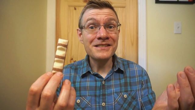 KINDER BUENO WHITE!! CANADIAN TRIES EUROPEAN CHOCOLATE!! TASTE AND REVIEW!!