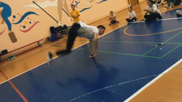 Брейк данс школа Техникс Бесплатный урок в школе №12 смотреть онлайн