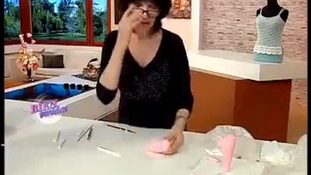 Mirta Biscardi  - Bienvenidas TV - Modela Una Ballena Y Delfín.