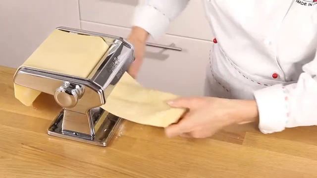 Машинка для раскатывания теста Ampia 150. Видео обзор. Как пользоваться. смотреть онлайн