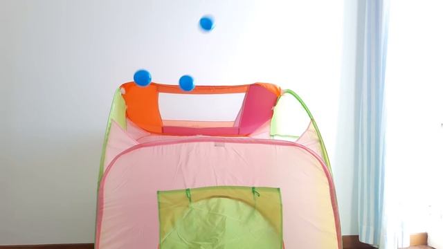 Учим цвета на английском с детьми и разноцветными шариками смотреть онлайн