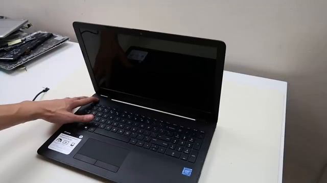 How to Fix - Any Laptop That Wont Turn On / No Power / Freezes or Turns Off at Start Up смотреть онлайн