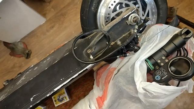 Проблемы ремонта электросамоката - дешевые запчасти и оторванные провода. Часть 2 смотреть онлайн