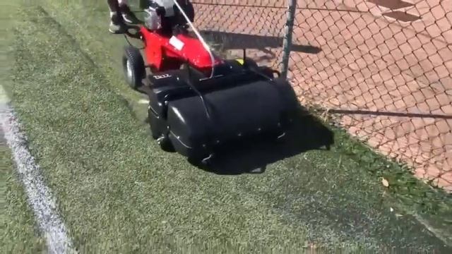 TIELBUERGER подметальная машина для ухода за спортивными, футбольными полями - Теннис Тильбургер