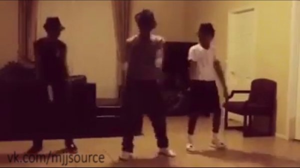 FAN MJ IN THE CLOSET DANCE