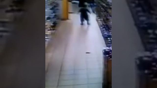 Малой насрал в магазине Смешное видео. смотреть онлайн