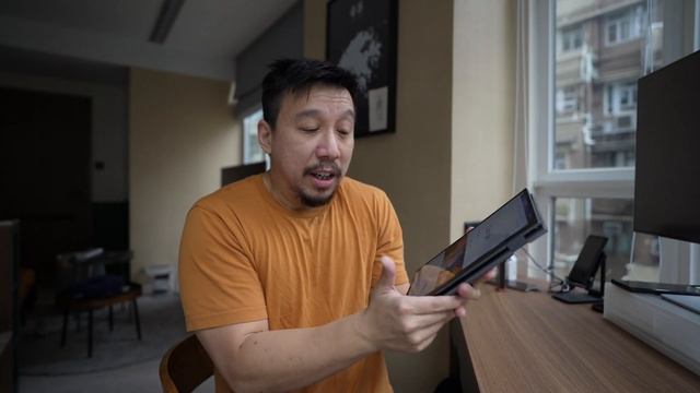 This 10.8-Inch Windows Laptop Is The Perfect Size For On-The-Go Work смотреть онлайн