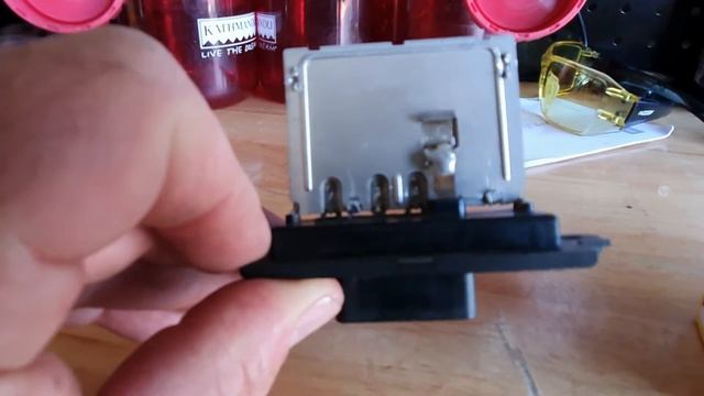 Mitsubishi Triton 06-09 A/C Blower Motor Resistor Location And Change