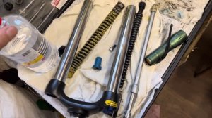 Как разобрать вилку ZOOM от велосипеда STERN если нижний винт свободно прокручивается