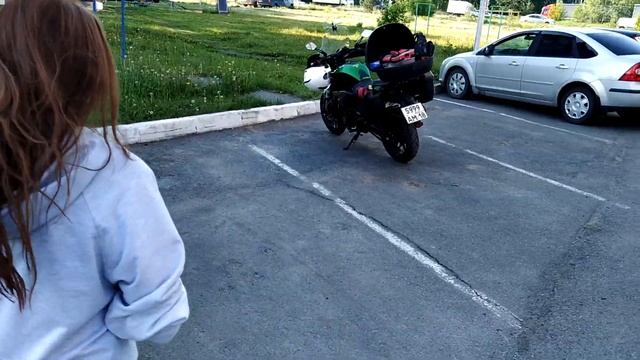 НАТАШЕНЬКА ПРО СВОЮ ПОПУ НА BAJAJ DOMINAR. ГРУЗИНСКИЕ КОФРЫ GIVI смотреть онлайн