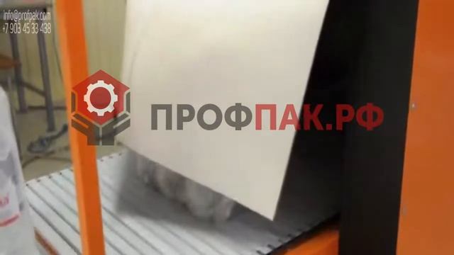 Групповая упаковка в пленку ПЭТ бутылок 1,5 л на полуавтомате ТМ 1П смотреть онлайн