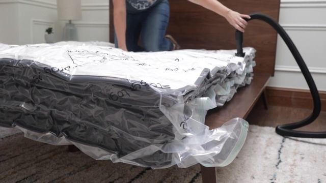 Vacuum Sealer Bags for Mattress Work? Testing it on a 12" Thick Mattress! смотреть онлайн