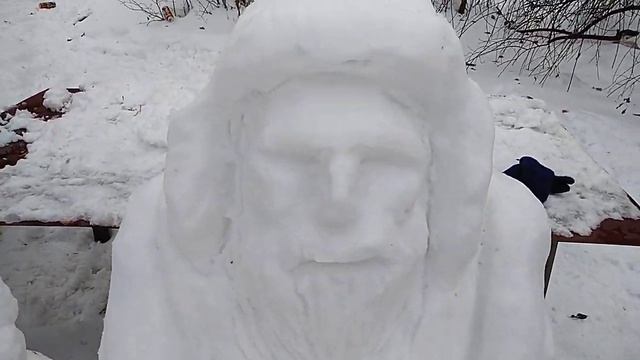 Дед Мазай и зайчики - снежная скульптура в Одинцово ❄️☃️. смотреть онлайн