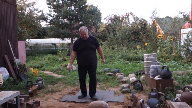КАМЕНЬ КАРАВАЙ 43 КГ В СТОЙКУ НА ЛАДОНЬ И ЖИМ 43 KG STONE HANDS TO PALM TOSSING AND PRESS смотреть онлайн