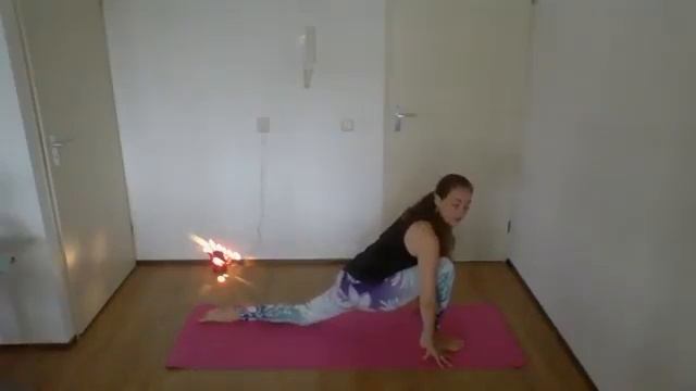 Virtual Yoga Retreat Day 2 - Day 1 Recap and Yoga Flow for Awareness with Giedre смотреть онлайн