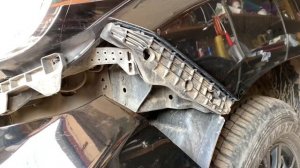 ТЛК Прадо 150 потеет фара. Как снять переднюю фару. Снятие переднего бампера.