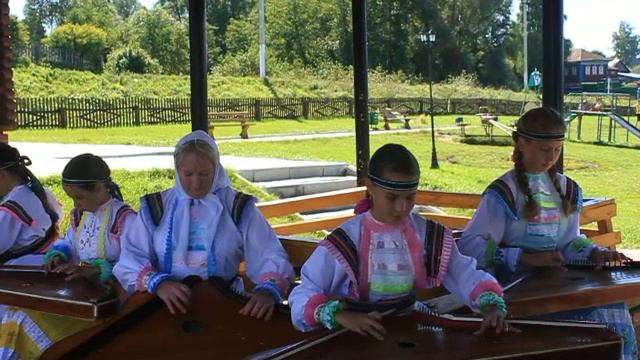 Горномарийские гусляры встречают "Саскавий" смотреть онлайн