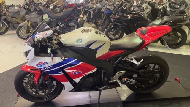 Honda CBR1000RR Fireblade, stunning Sports Bike смотреть онлайн