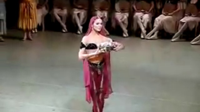 Ульяна Лопаткина в балете "Баядерка" 07.04.2009, смерть Никии (танец со змеями) смотреть онлайн