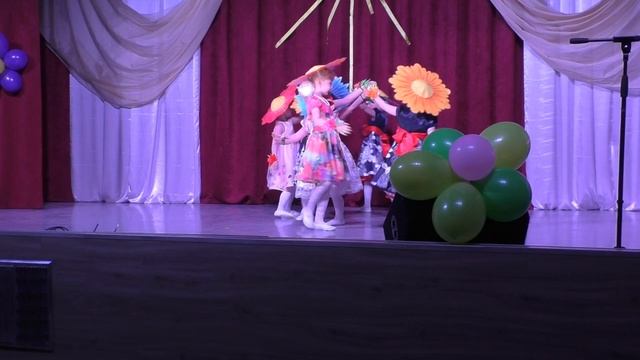 п.Козлово Детский сад. Композиция «Танец цветов» смотреть онлайн