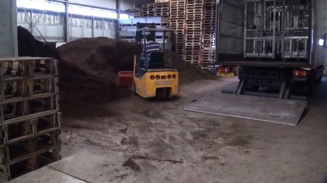 Технология выращивания лилий - Машина для уборки луковиц лилий - Посадка и сбор лилий в теплице смотреть онлайн