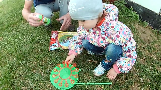 Огромные мыльные пузыри Как сделать раствор для мыльных пузырей смотреть онлайн