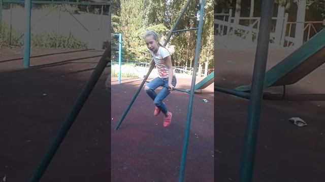 Кувырок в перёд с одной ногой