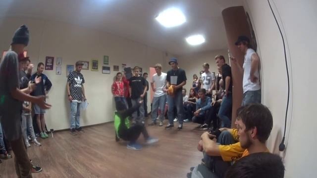 Осторожно Модерн vs Опасные ребята (Breaking battle, Космический Джем 2015) смотреть онлайн