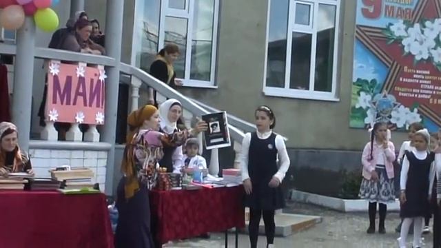 СОШ ст. Карланюрт РД "Линейка на 1 мая. вручение грамот и дипломов учащимся 30 04 2016" смотреть онлайн