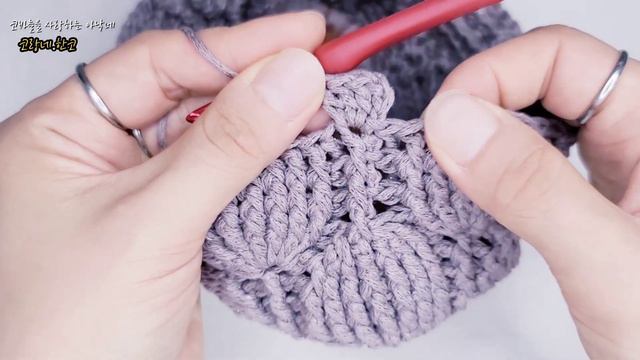 귀엽고 앙증맞은 벌룬모양 미니가방뜨기/코바늘가방뜨기/미니가죽바닥사용 смотреть онлайн