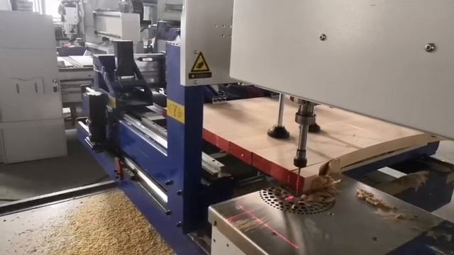 Фрезерный станок с ЧПУ для криволинейного раскроя QUADRO. Модель 1515 смотреть онлайн