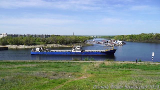 СТК-1004 выходит из Волго-Донского канала смотреть онлайн
