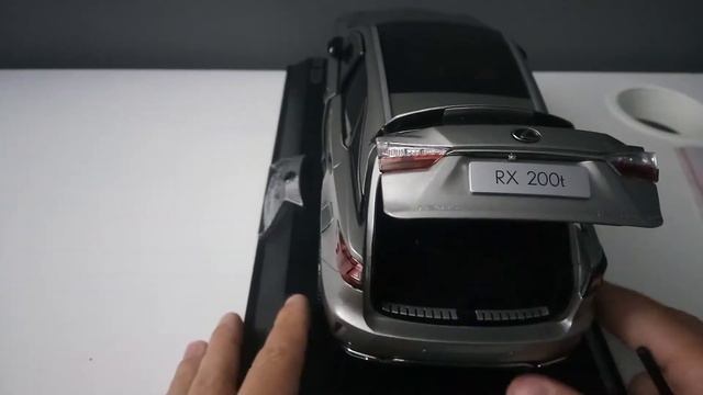 Lexus RX200t 1/18 Scale Model Review смотреть онлайн