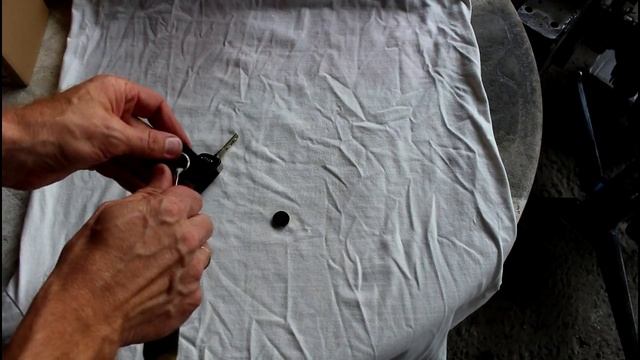 Замена батарейки в ключе АУДИ Q7 2008  AUDI Q7  3,0  дизель