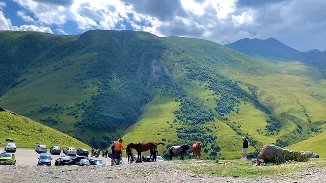 ВОЕННО-ГРУЗИНСКАЯ ДОРОГА. ТРОИЦКАЯ ЦЕРКОВЬ ГЕРГЕТИ. ШОК ? ОТ ВПЕЧАТЛЯЮЩЕГО ВЕЛИЧИЯ ГОР #georgia смотреть онлайн