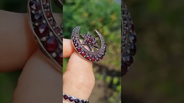 Сказочная гранатовая брошь полумесяц и шести конечная звезда 1850 смотреть онлайн