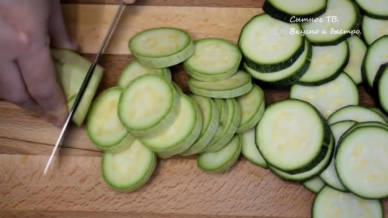 Так КАБАЧКИ Вы еще не готовили! Супер ВКУСНЫЙ РЕЦЕПТ! Все в восторге от такой ЗАКУСКИ ИЗ КАБАЧКОВ! смотреть онлайн