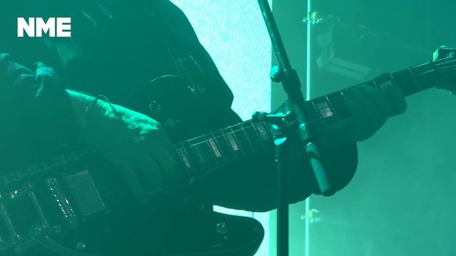 CHVRCHES and Robert Smith perform 'How Not To Drown' at the BandLab NME Awards 2022 смотреть онлайн