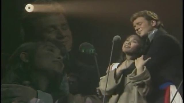 06 Michael Ball, Lea Salonga, A Little Fall of Rain - Les Misérables.flv смотреть онлайн