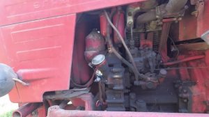 Заводим старый красный трактор из заброшенного гаража | AOneCool