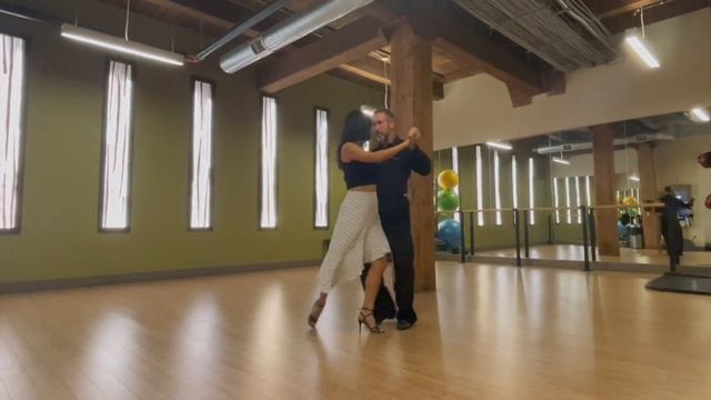 Argentine Tango Vocabulary: Leg Wraps 1 смотреть онлайн