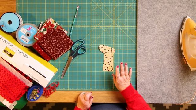 Make a Christmas cushion using fusible adhesive Bondaweb | The Sewing Studio смотреть онлайн