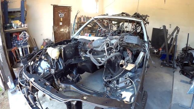 Красим новый китайский передний бампер, моторный отсек, полы салона, Mersedes w124 универсал 95. смотреть онлайн